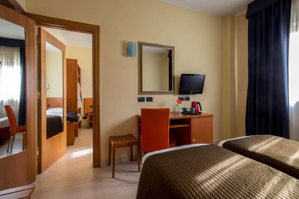 TRIPLE THREE BEDS Room, Best Western Blu Hotel Roma, Rome