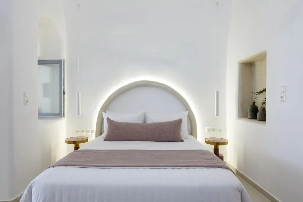 SUITE WITH PRIVATE POOL Room, You And Me Suites, Santorini