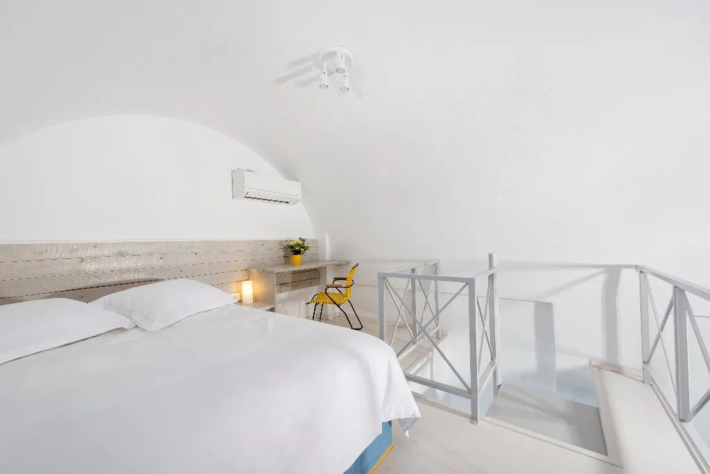 JUNIOR SUITE STANDARD Room, Earino Suites and Villas, Santorini