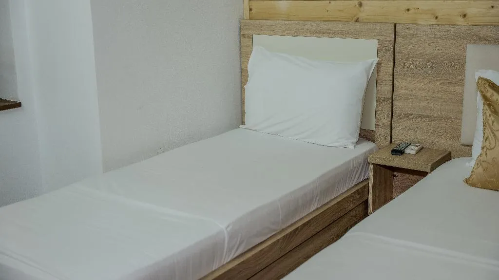 QUADRUPLE basement Room, Dolanit Hotels Vila E Drurit, Durres