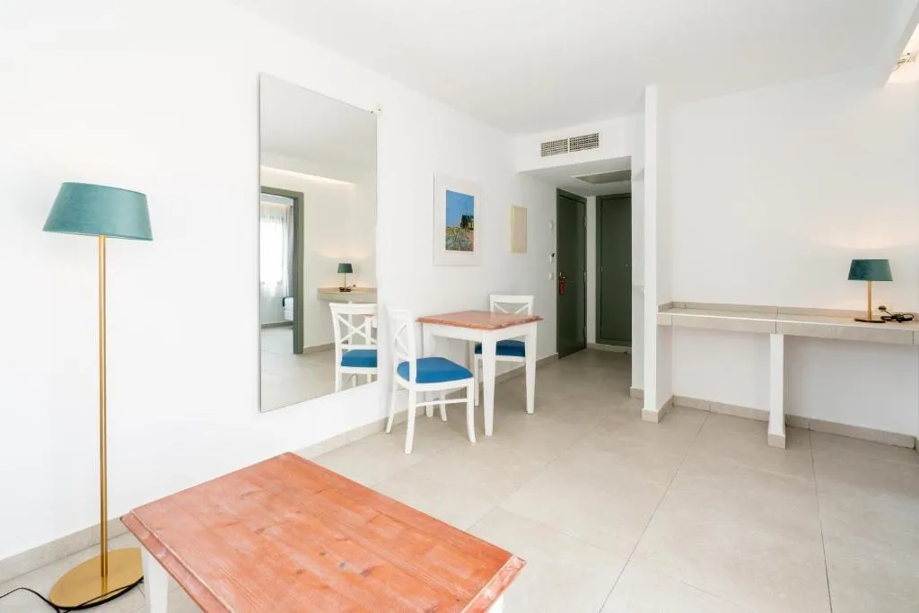 Double or Twin SUPERIOR CAPACITY 4 Room, Guya Wave, Majorca