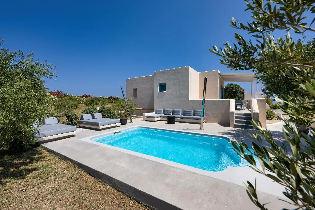 VILLA THREE BEDROOMS WITH PRIVATE POOL Room, Sienna Eco Resort, Santorini