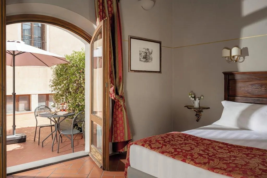 DOUBLE DELUXE ONE BED Room, Villa Casagrande, Florence