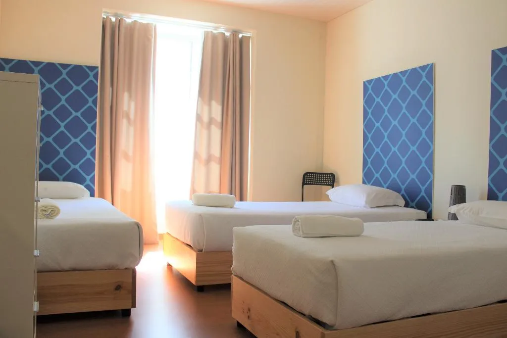 TRIPLE ECONOMY WITH SHARED BATHROOM Room, Tagus Royal Residence, Lisbon