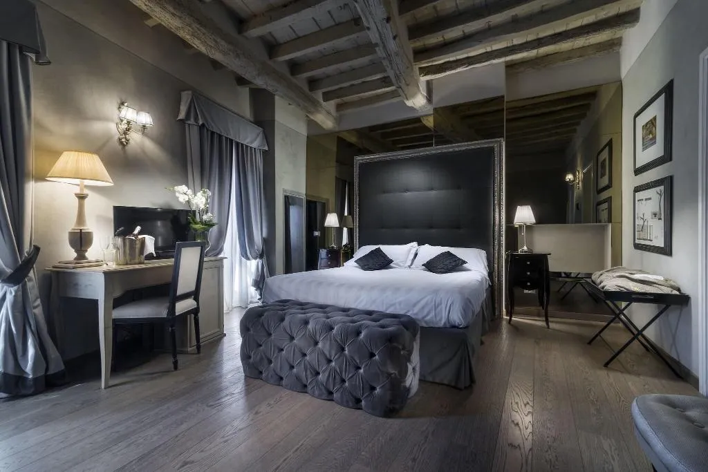 DOUBLE DELUXE ONE BED Room, Villa Casagrande, Florence