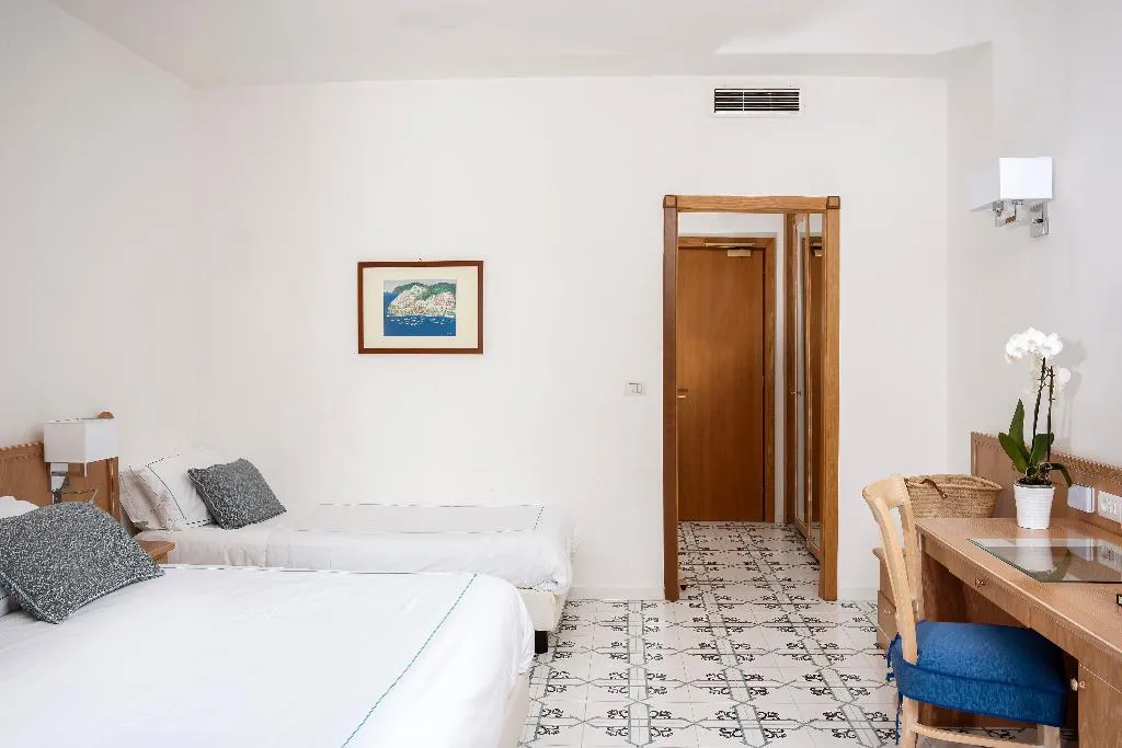 TRIPLE WITH BALCONY Room, Grand Hotel Vesuvio, Naples