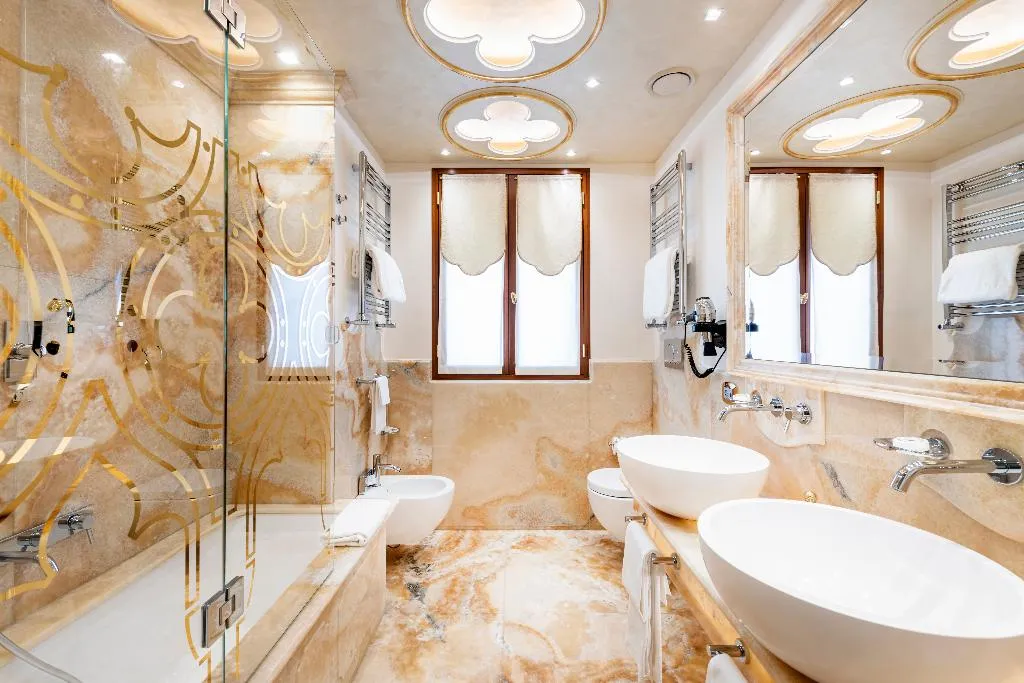 Double or Twin SUPERIOR Room, Monaco and Grand Canal, Venice