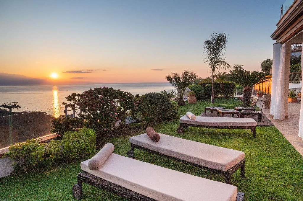 VILLA CAPACITY 8 Room, Villa Zagara Garden, Taormina