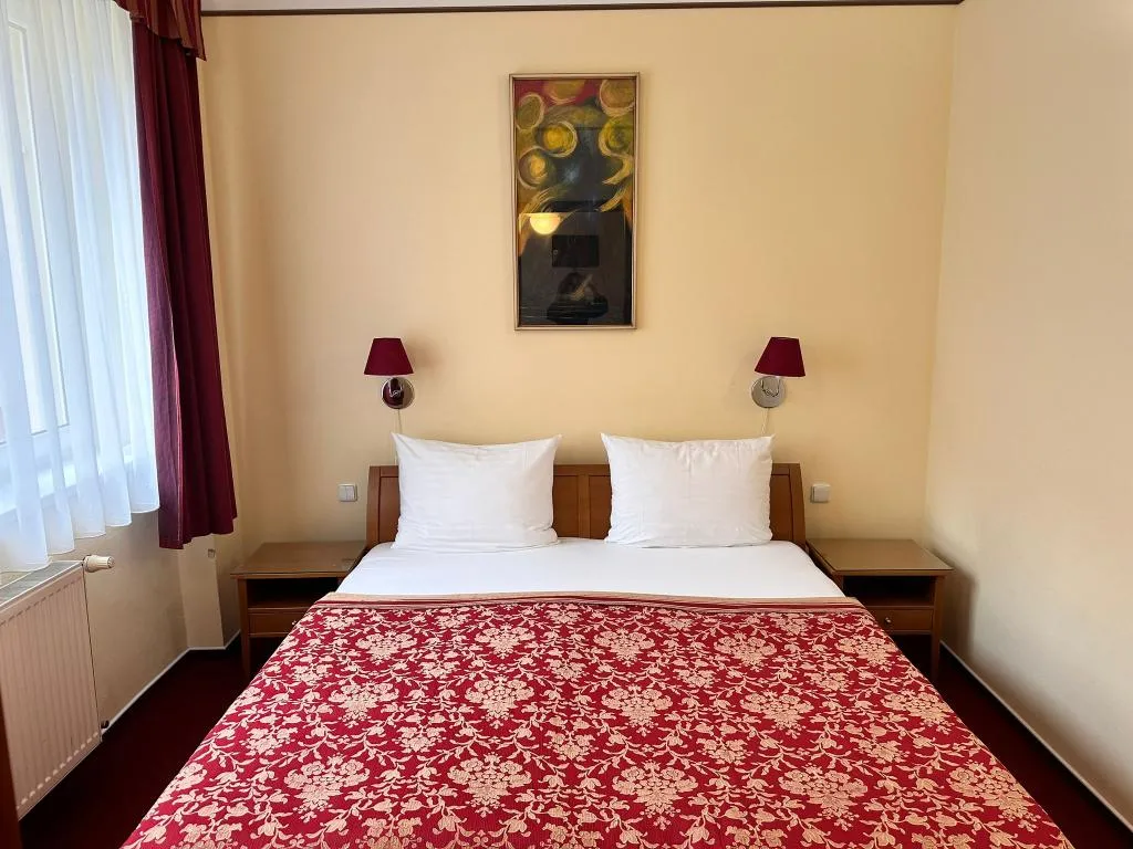 QUADRUPLE STANDARD Room, Cloister Inn, Prague