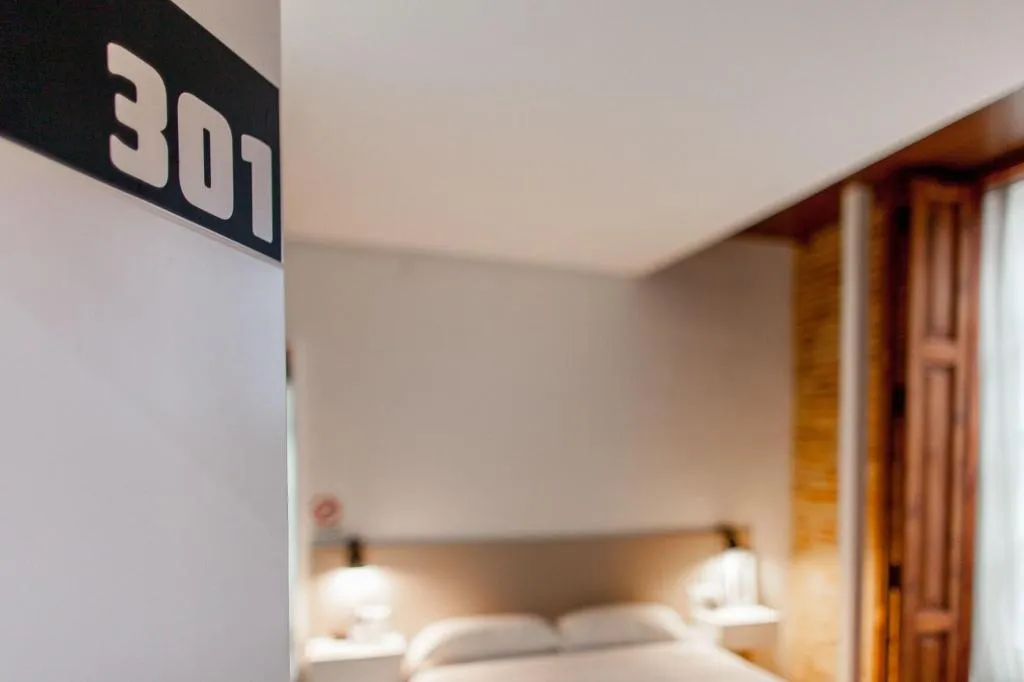 Room, Host & Home, Valencia