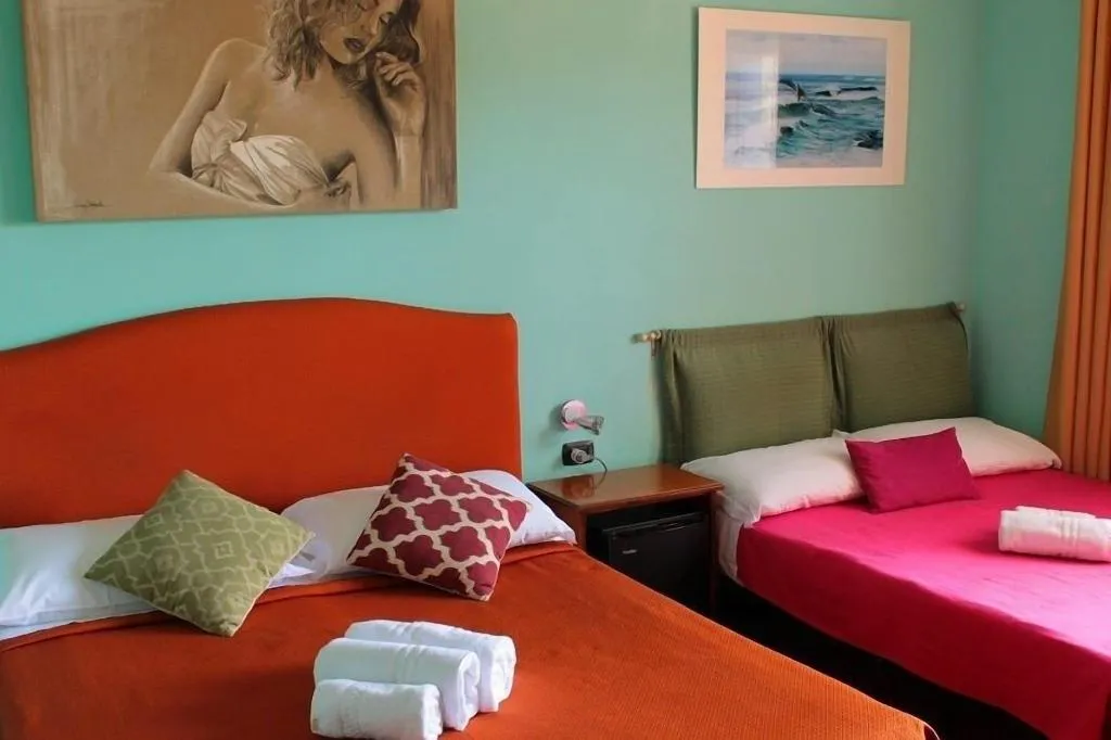 Room, Colosseoinn, Naples