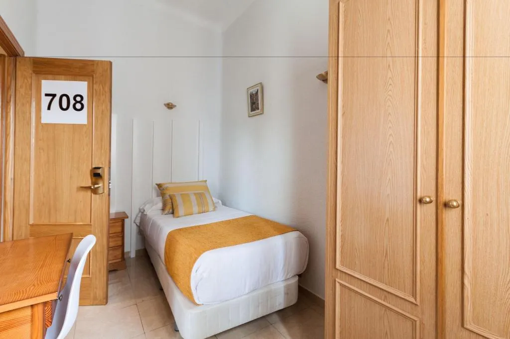 Room, Josefina Hostal, Madrid