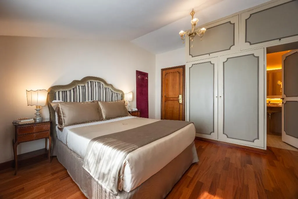 DOUBLE SUPERIOR Room, Forum, Rome