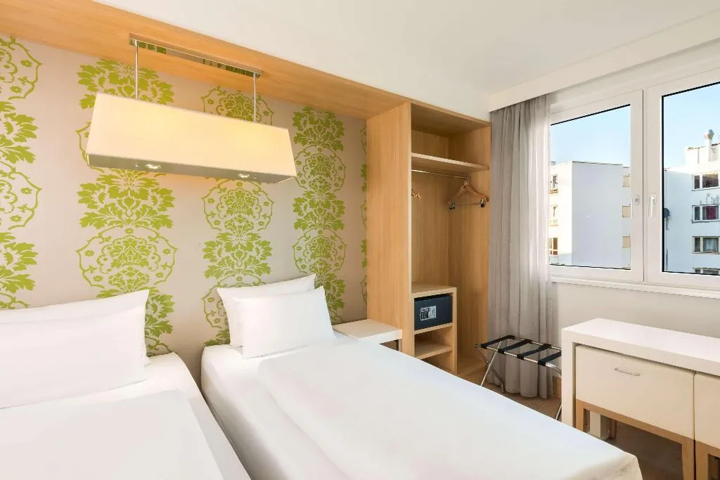 TRIPLE STANDARD Room, NH Berlin Potsdamer Platz, Berlin