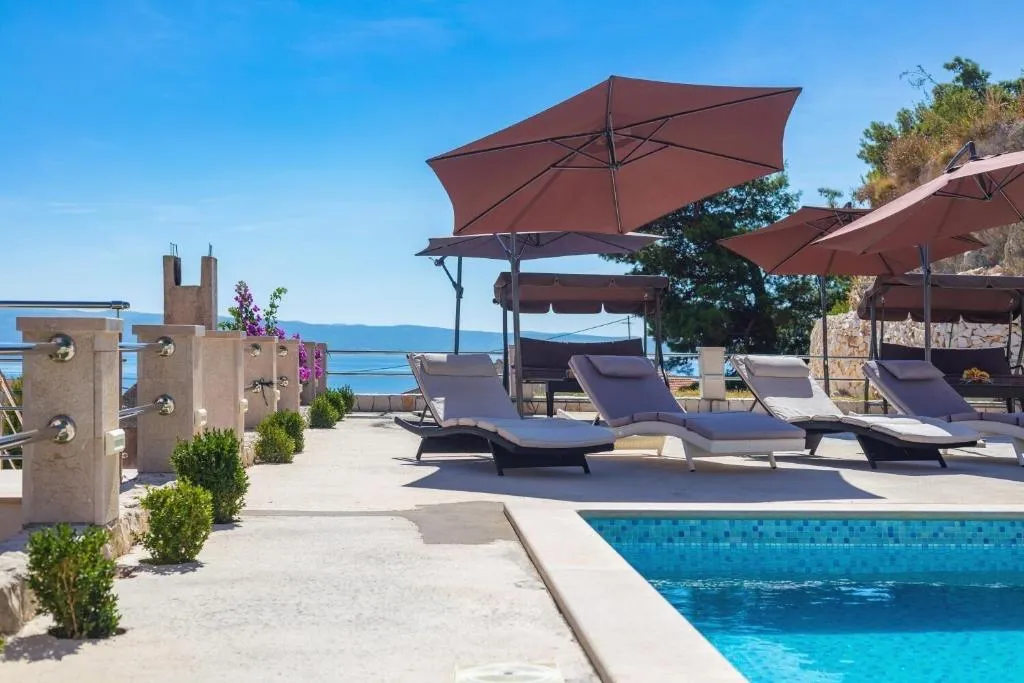 Sports and Entertainment, Bed & Breakfast Senator, Split