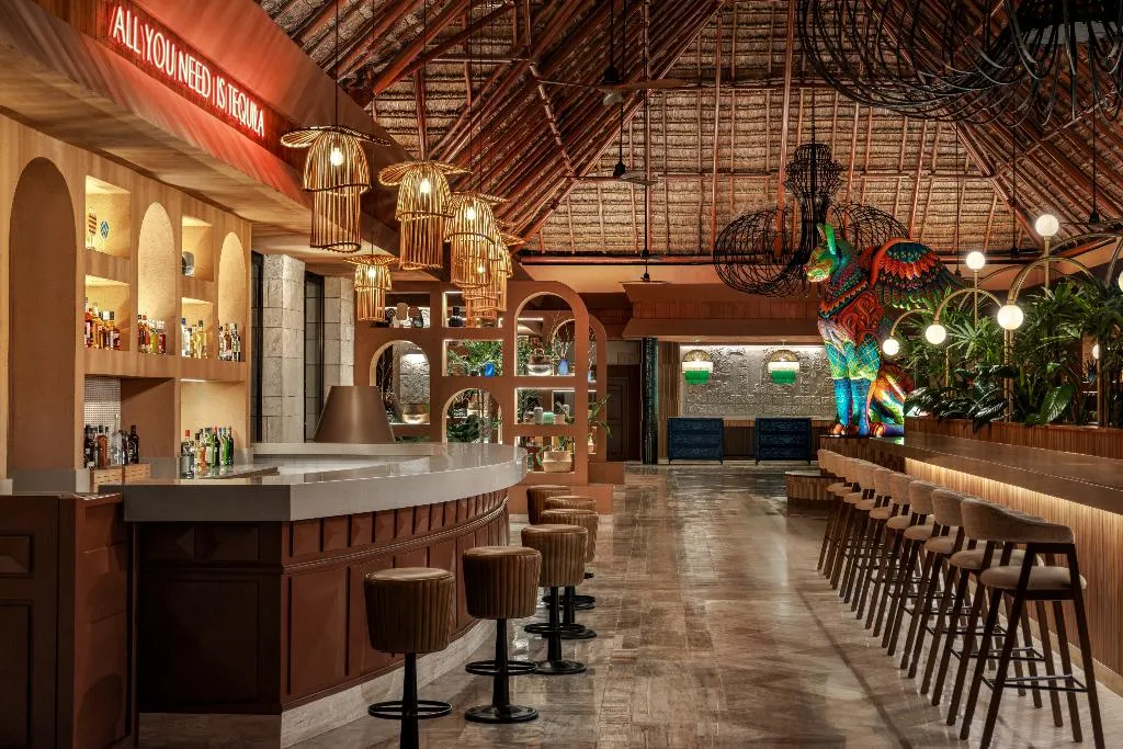 Bar, Bahía Príncipe Escape Tequila, Cancun Area