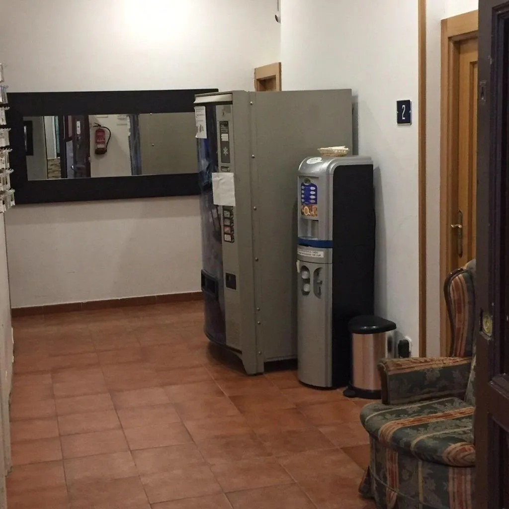 Sports and Entertainment, Hostal Alaska, Madrid
