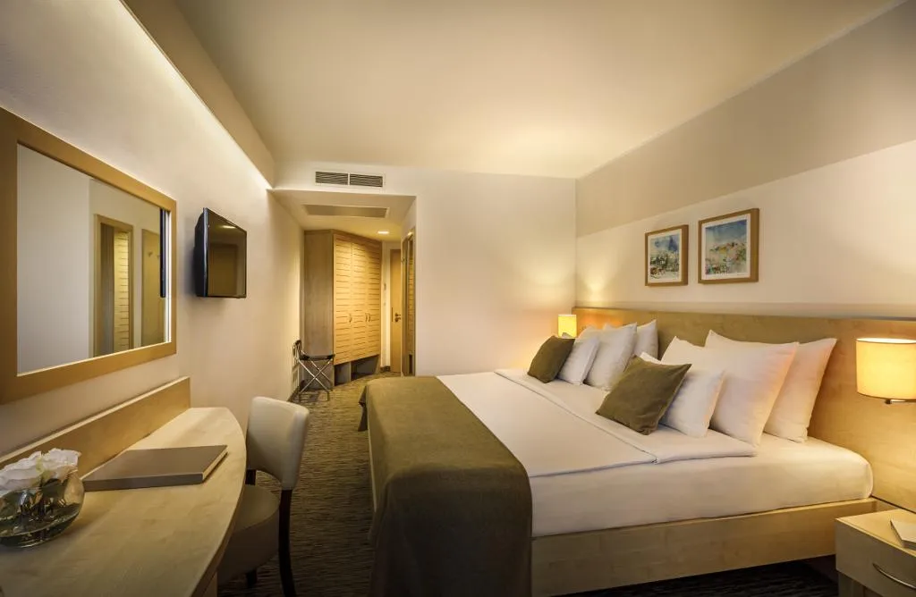 DOUBLE SUPERIOR WITH BALCONY Room, Valamar Parentino Hotel, Istria