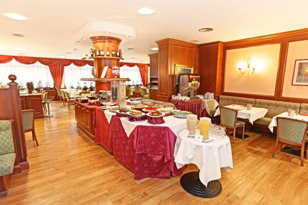 Restaurant, Rege Hotel, Milan