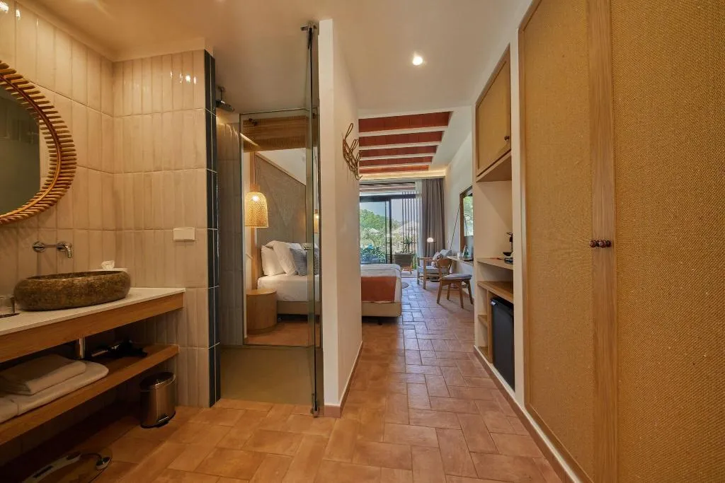 Room, Cala San Miguel Ibiza Res, Curio Colllec by Hilton, Ibiza