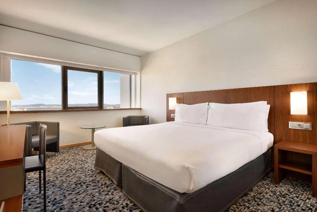 Double or Twin RIVER VIEW Room, Ramada by Wyndham Lisbon, Lisbon
