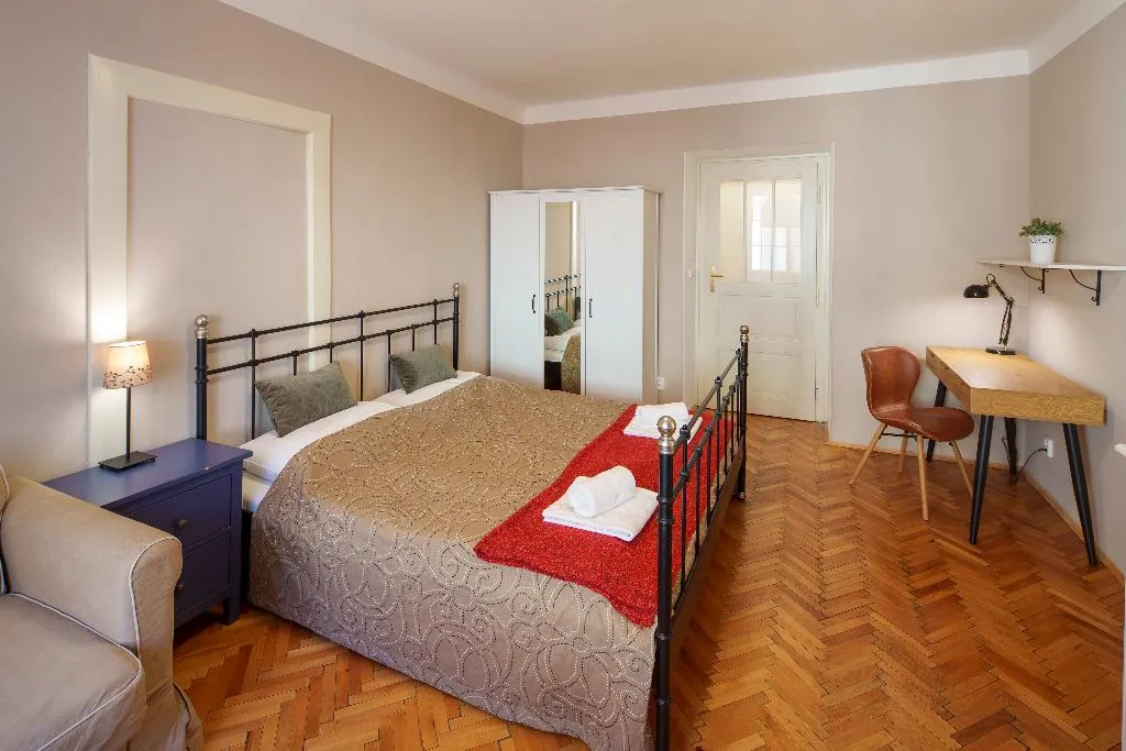 FAMILY ROOM CAPACITY 10 Room, Old Town - Templova Apartments, Prague