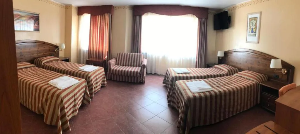 QUADRUPLE STANDARD Room, Hotel Relais des Alpes, Milan