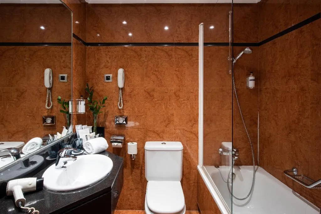 Double or Twin PREMIUM Room, Hotel Madrid Plaza de España Affiliated by Meliá, Madrid