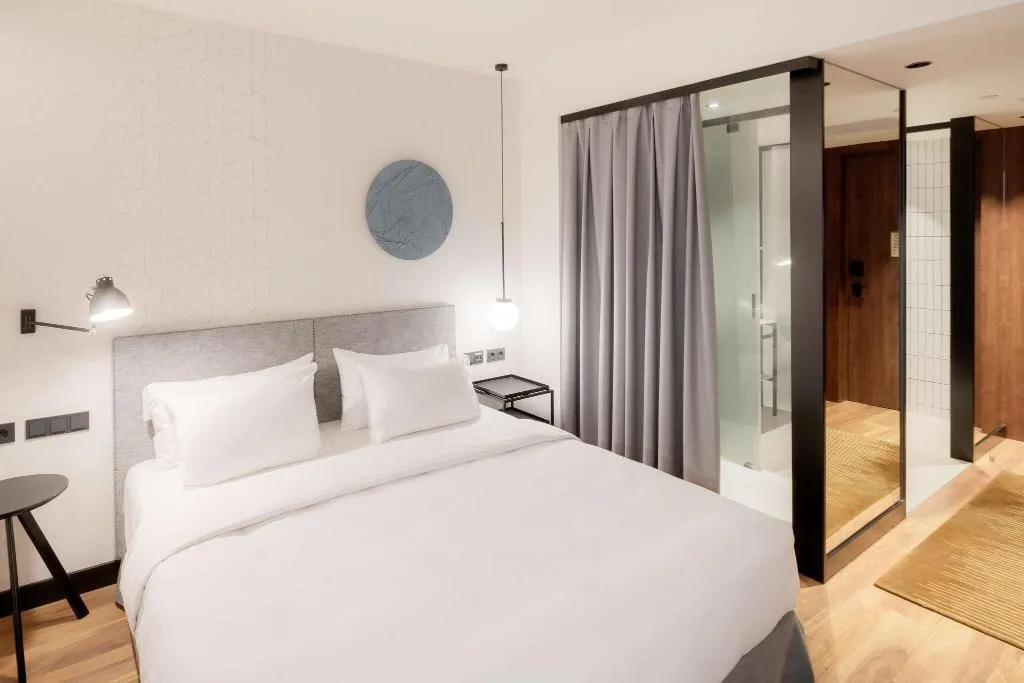 DOUBLE INNER-KING SIZE BED Room, Radisson Blu 1882 Hotel, Barcelona Sagrada Familia, Barcelona