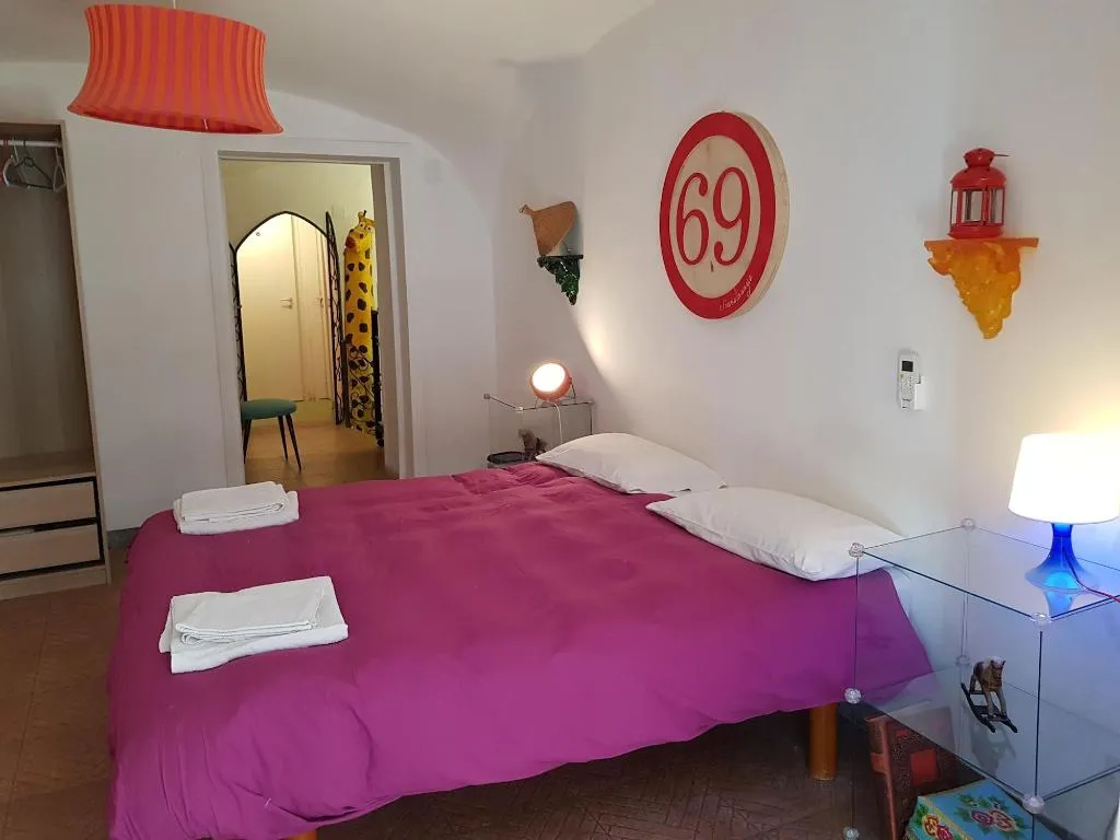 Room, Capa & Coda, Naples