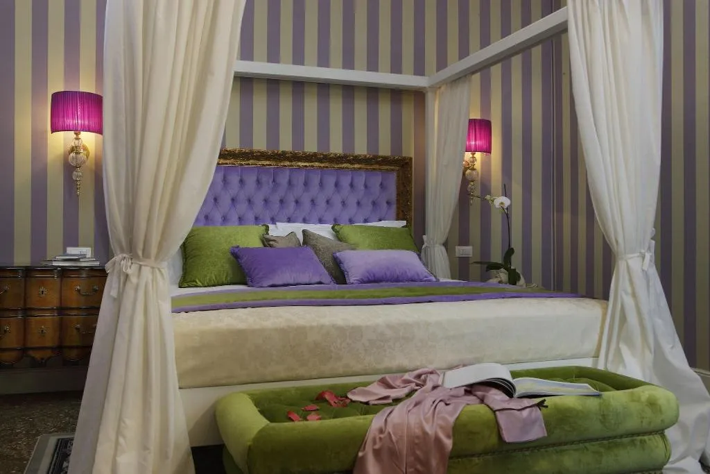 DOUBLE SUPERIOR QUEEN BED Room, AD Place Venice, Venice