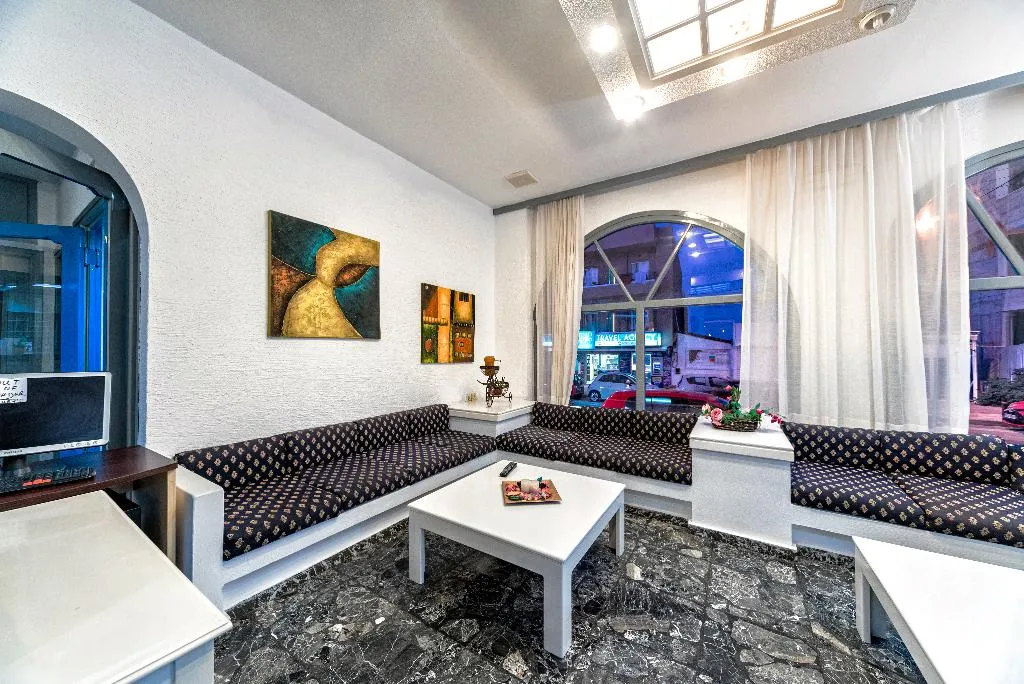 Lobby, Iro, Crete