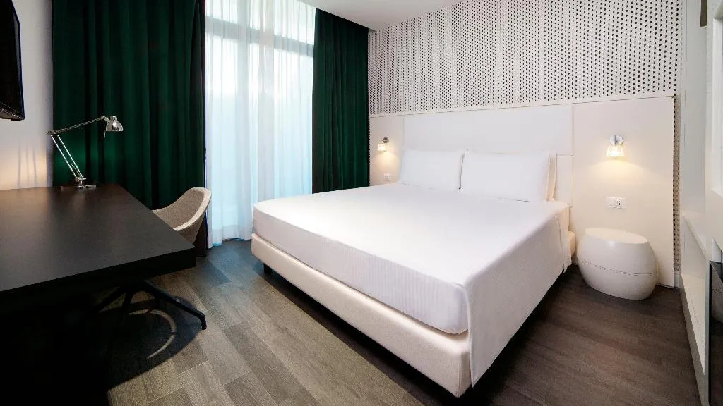 DOUBLE WITH DOUBLE BED Room, Voco Nola - Naples Vulcano Buono by IHG, Naples