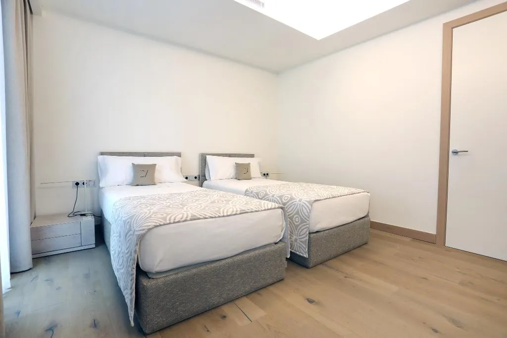 APARTMENT CAPACITY 4 TWO BEDROOMS Room, Cosmo Apartments Platja D'Aro, Costa Brava