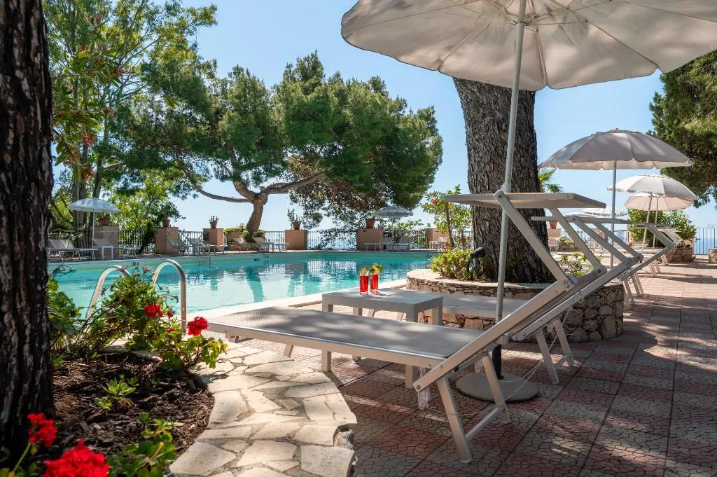 Pool, Excelsior Palace, Taormina