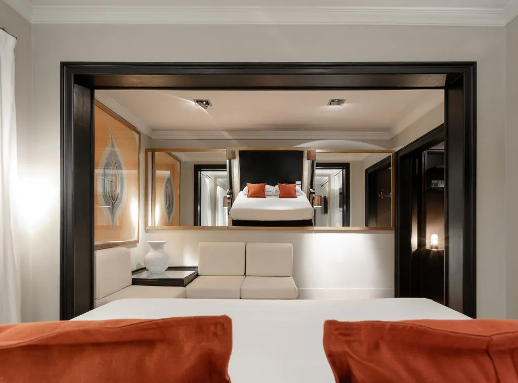 Double or Twin DELUXE SUPERIOR Room, La França Travellers  Hotel Boutique, Barcelona
