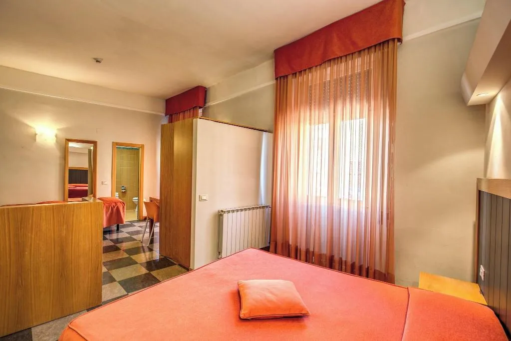 APARTMENT WITH KITCHENETTE Room, Delle Nazioni, Florence