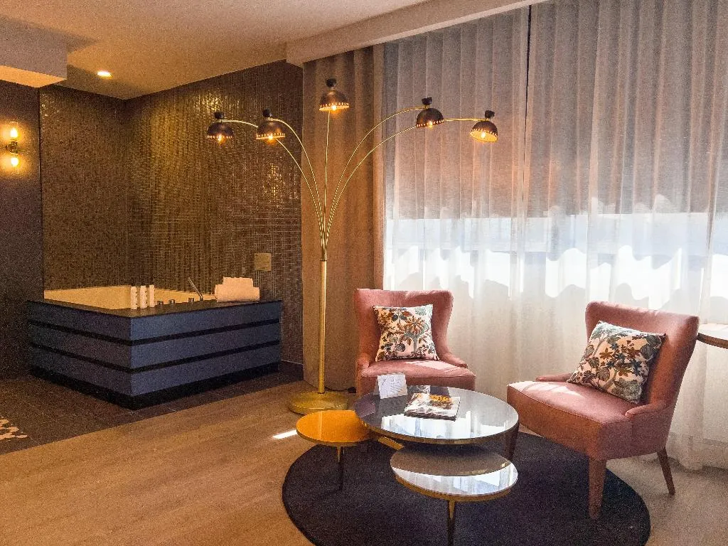 SUITE WITH VIEWS Room, Hotel Indigo Madrid - Gran Via, Madrid