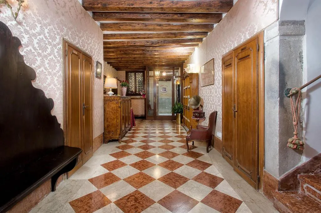 Lobby, Locanda Novo, Venice