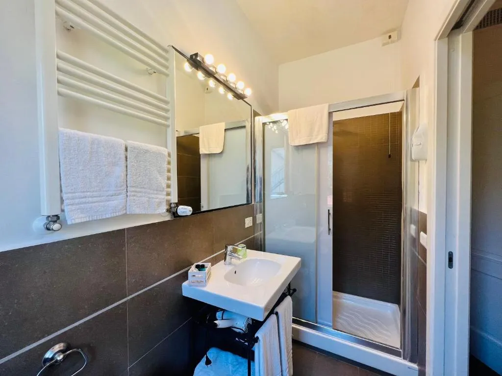 DOUBLE QUEEN SIZE BED Room, Villa Sorrento Resort, Naples