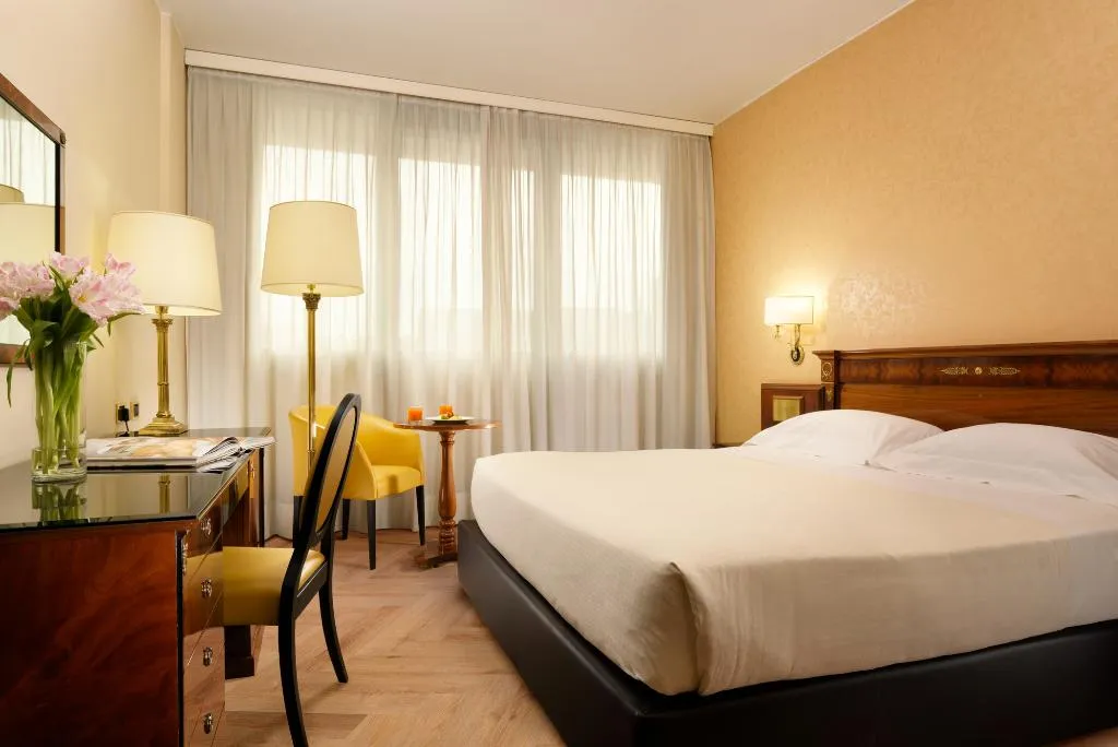 DOUBLE SUPERIOR Room, UNA HOTELS Scandinavia Milano, Milan
