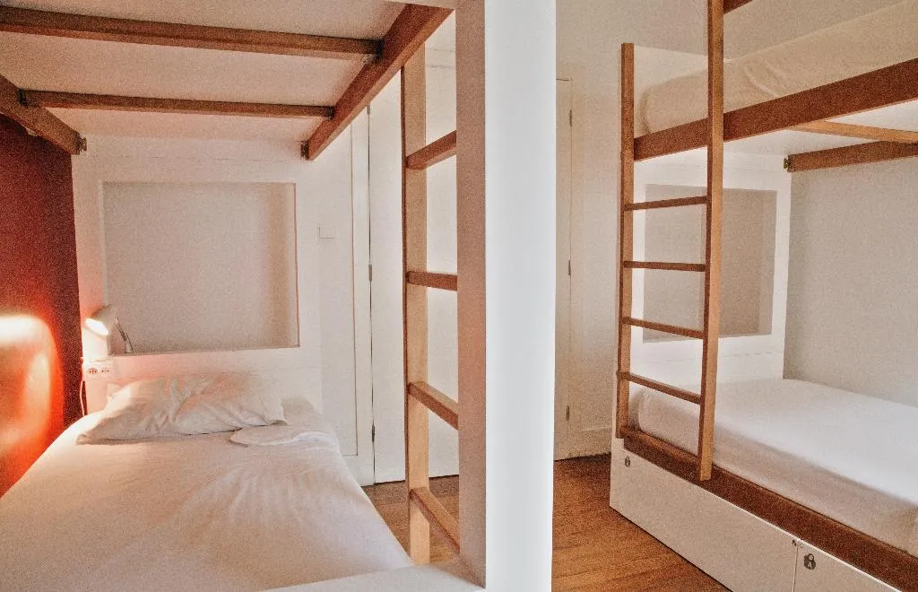 Bed in dormitory WITH SHARED BATHROOM Room, Porto Spot Hostel, Porto