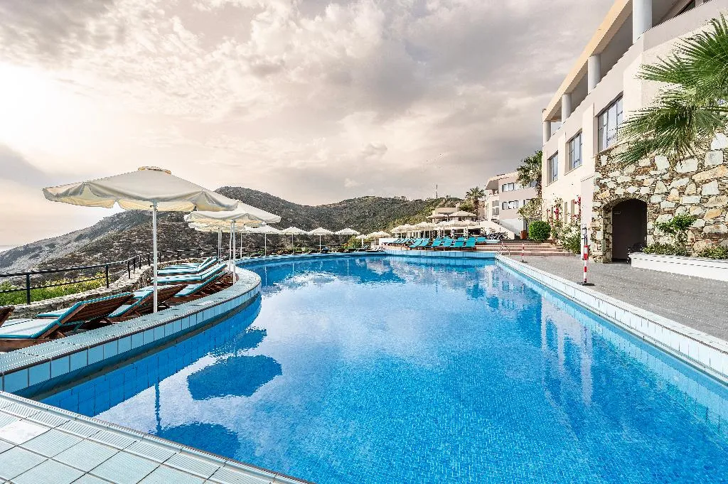Pool, Athina Palace, Crete