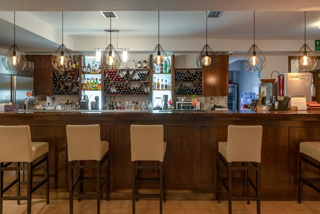Bar, Alexis, Crete
