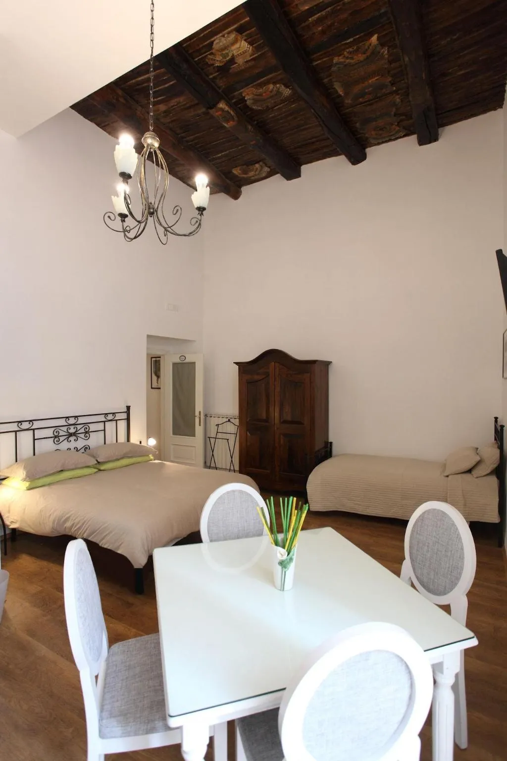 Room, Napolipietrasanta, Naples