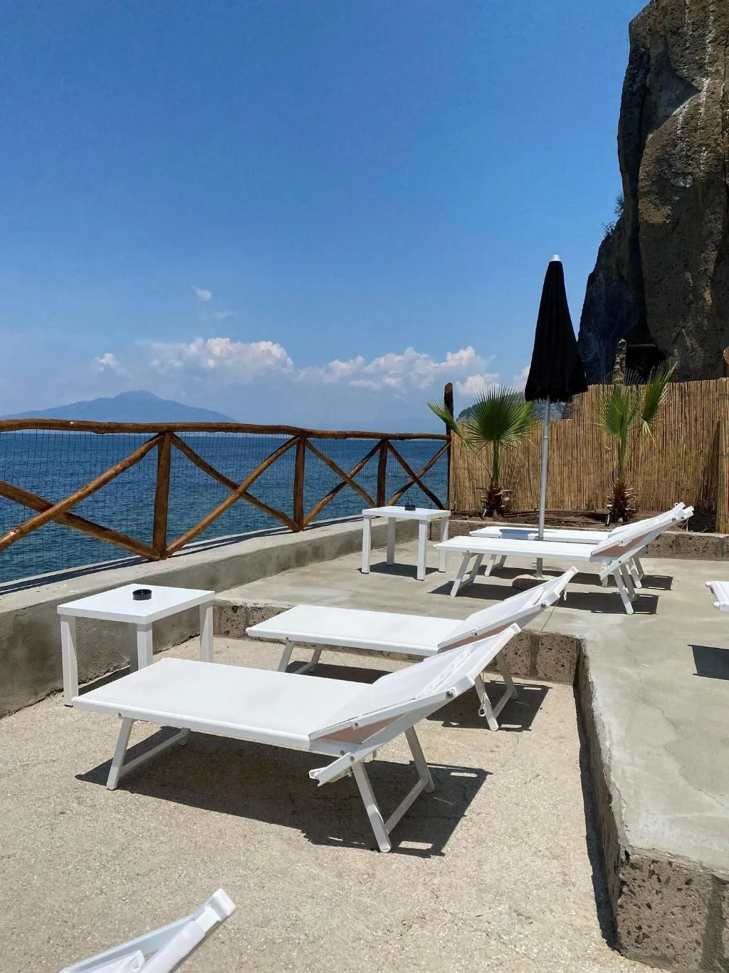Beach, Lorelei Londres, Naples
