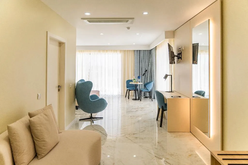 DOUBLE KING BED WITH JACUZZI Room, Lagos Atlantic Hotel, Algarve