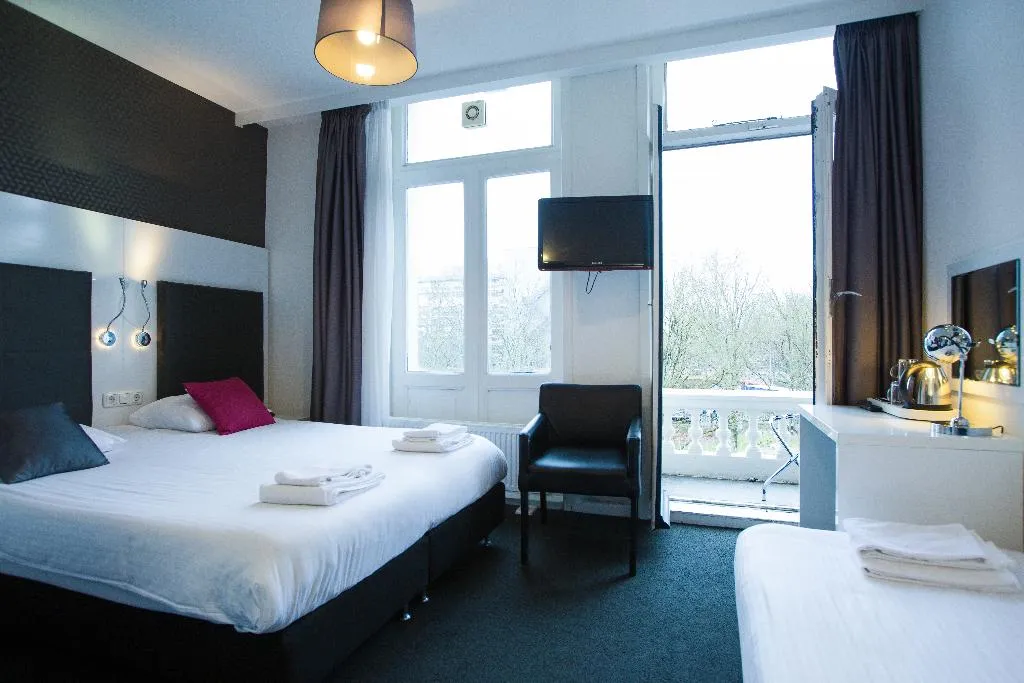 TRIPLE BASIC Room, Hotel Vossius Vondelpark, Amsterdam