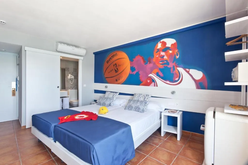 DOUBLE SINGLE USE PREMIUM Room, Ryans La Marina, Ibiza