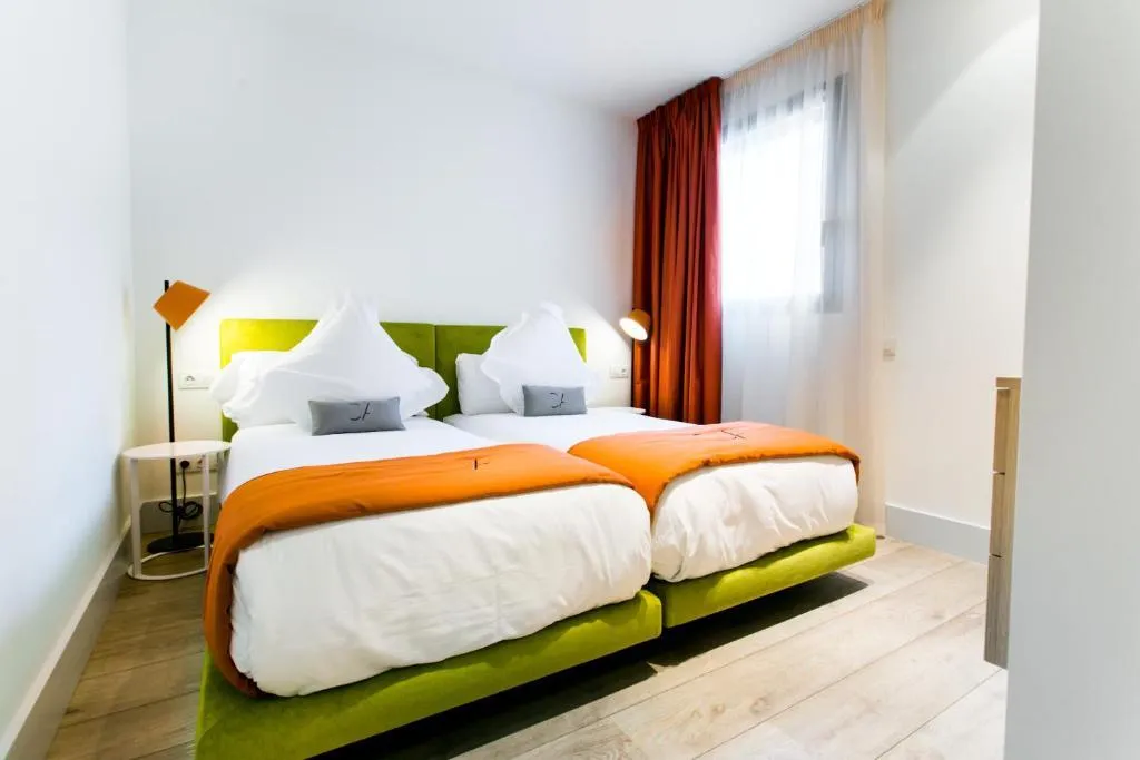 APARTMENT THREE BEDROOMS Room, Cosmo Apartments Passeig de Gracia, Barcelona